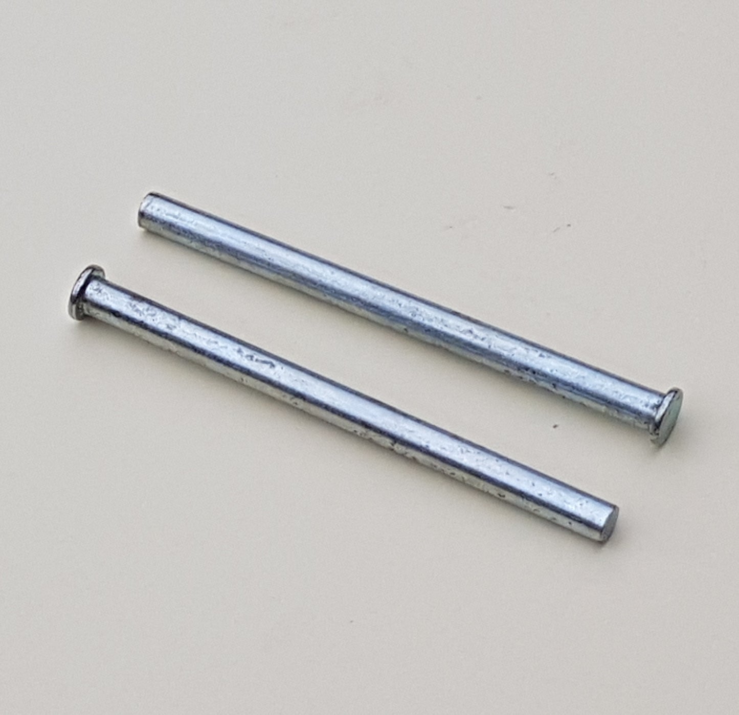 C18 Inner hinge pin front - Pair